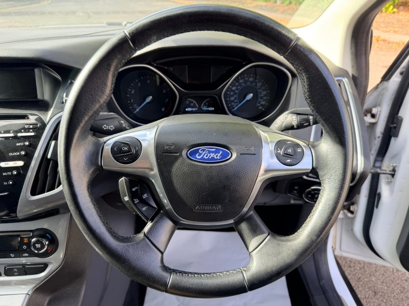 Ford Focus 1.0 125 EcoBoost Titanium 5dr 2013 — photo 51 of 69