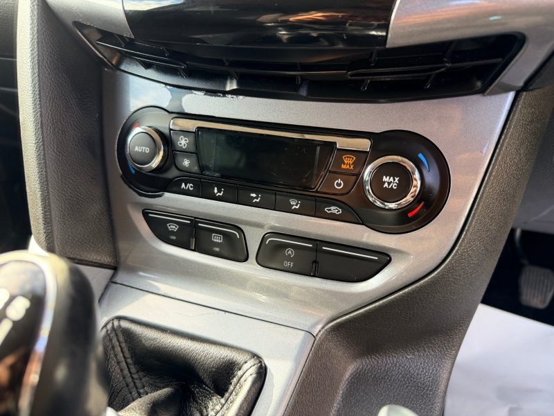 Ford Focus 1.0 125 EcoBoost Titanium 5dr 2013 — photo 23 of 69