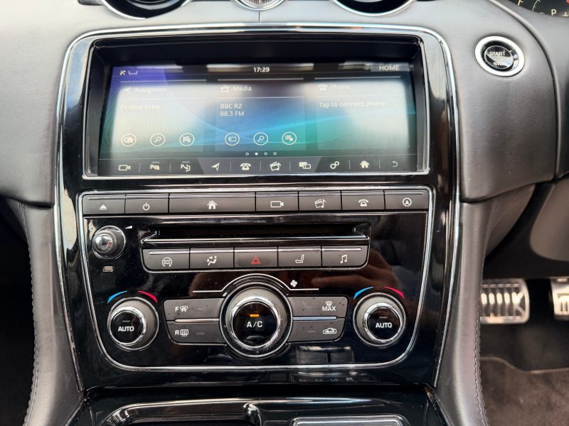 Jaguar XJ 3.0d V6 Autobiography 4dr Auto [LWB] 2016 — photo 36 of 108