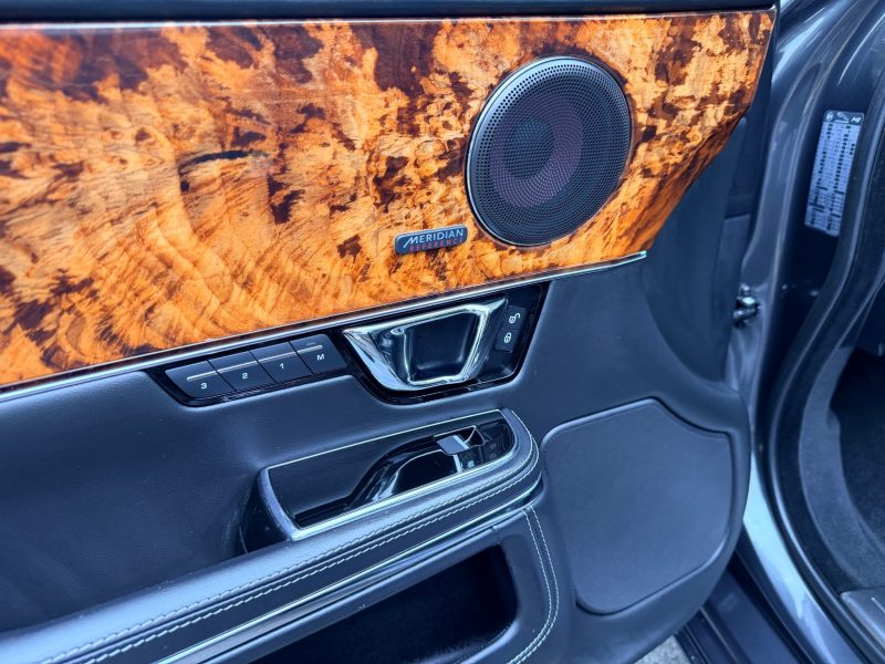 Jaguar XJ 3.0d V6 Autobiography 4dr Auto [LWB] 2016 — photo 75 of 108
