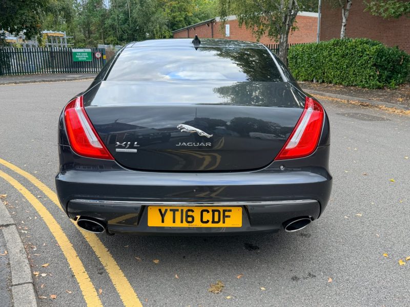 Jaguar XJ 3.0d V6 Autobiography 4dr Auto [LWB] 2016 — photo 11 of 108