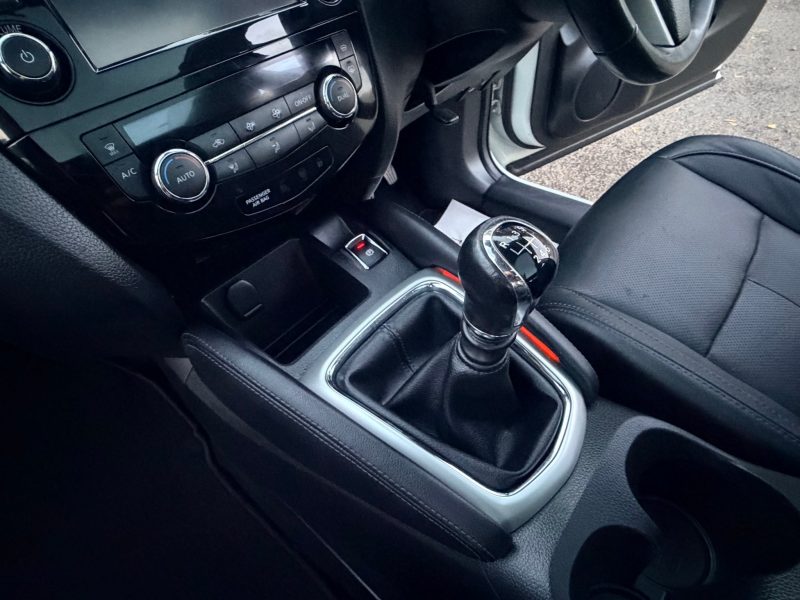 Nissan Qashqai 1.2 DiG-T Tekna [Non-Panoramic] 5dr 2017 — photo 30 of 91