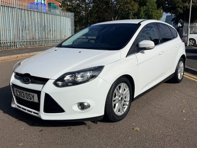 Ford Focus 1.0 125 EcoBoost Titanium 5dr 2013 — photo 3 of 69