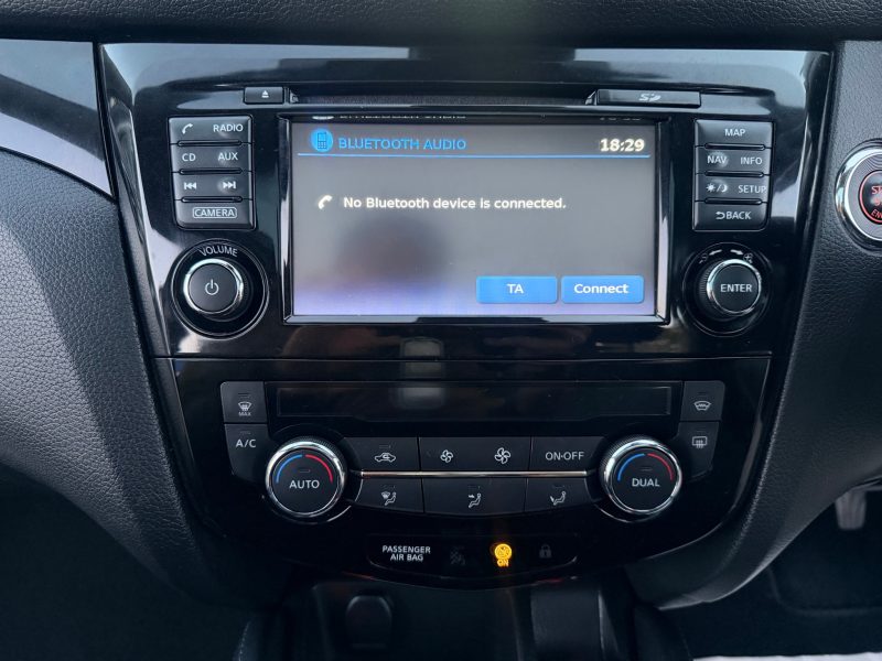 Nissan Qashqai 1.2 DiG-T Tekna [Non-Panoramic] 5dr 2017 — photo 33 of 91