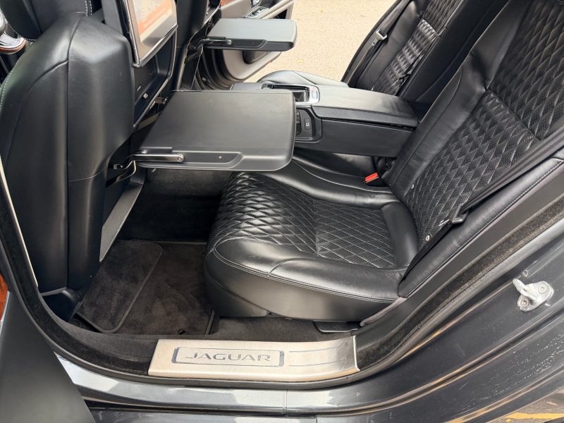 Jaguar XJ 3.0d V6 Autobiography 4dr Auto [LWB] 2016 — photo 59 of 108