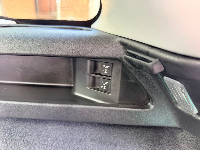 Land Rover Discovery Sport 2.0 TD4 180 SE Tech 5dr Auto 2017 — photo 65 of 102