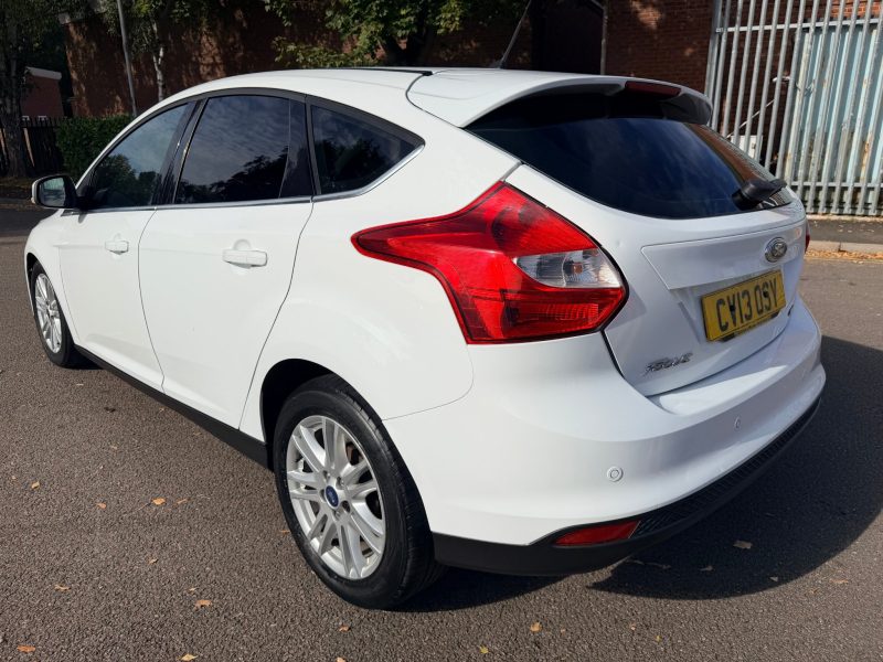 Ford Focus 1.0 125 EcoBoost Titanium 5dr 2013 — photo 57 of 69