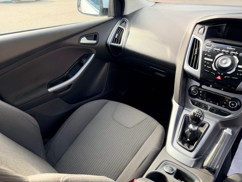 Ford Focus 1.0 125 EcoBoost Titanium 5dr 2013 — photo 13 of 69