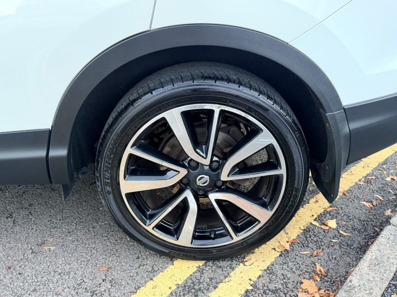 Nissan Qashqai 1.2 DiG-T Tekna [Non-Panoramic] 5dr 2017 — photo 11 of 91