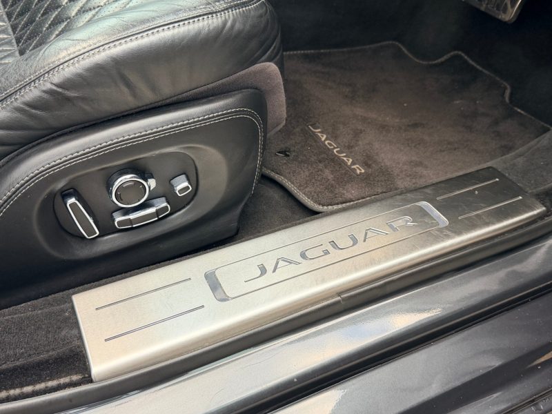 Jaguar XJ 3.0d V6 Autobiography 4dr Auto [LWB] 2016 — photo 31 of 108