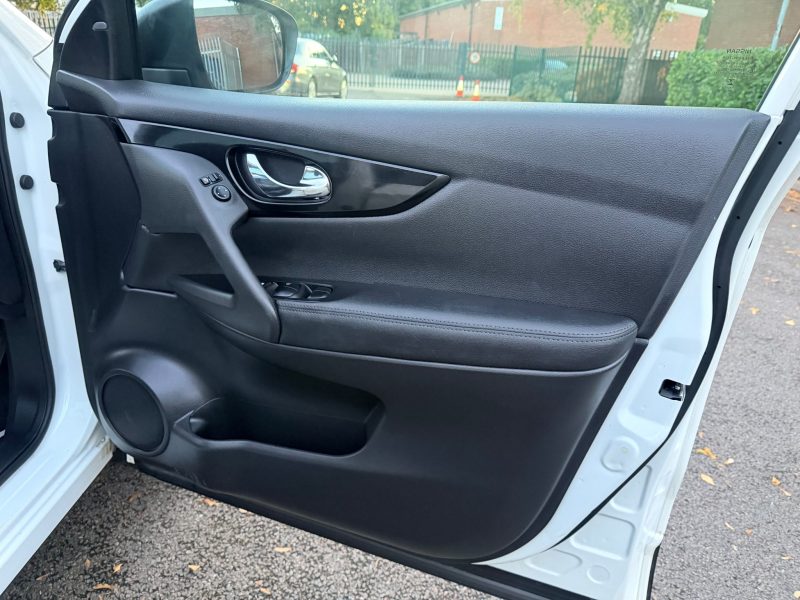 Nissan Qashqai 1.2 DiG-T Tekna [Non-Panoramic] 5dr 2017 — photo 63 of 91