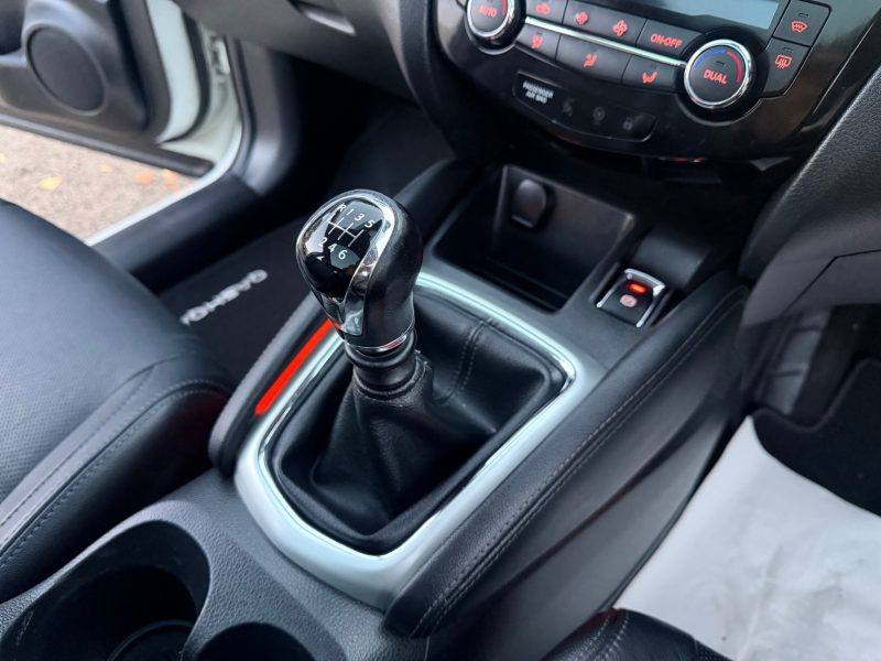 Nissan Qashqai 1.2 DiG-T Tekna [Non-Panoramic] 5dr 2017 — photo 49 of 91