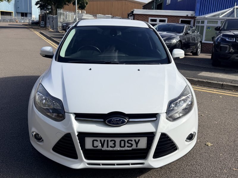 Ford Focus 1.0 125 EcoBoost Titanium 5dr 2013 — photo 2 of 69