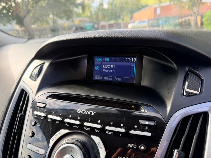Ford Focus 1.0 125 EcoBoost Titanium 5dr 2013 — photo 62 of 69