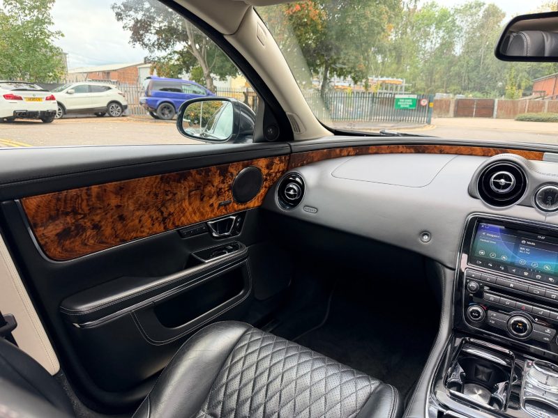 Jaguar XJ 3.0d V6 Autobiography 4dr Auto [LWB] 2016 — photo 24 of 108