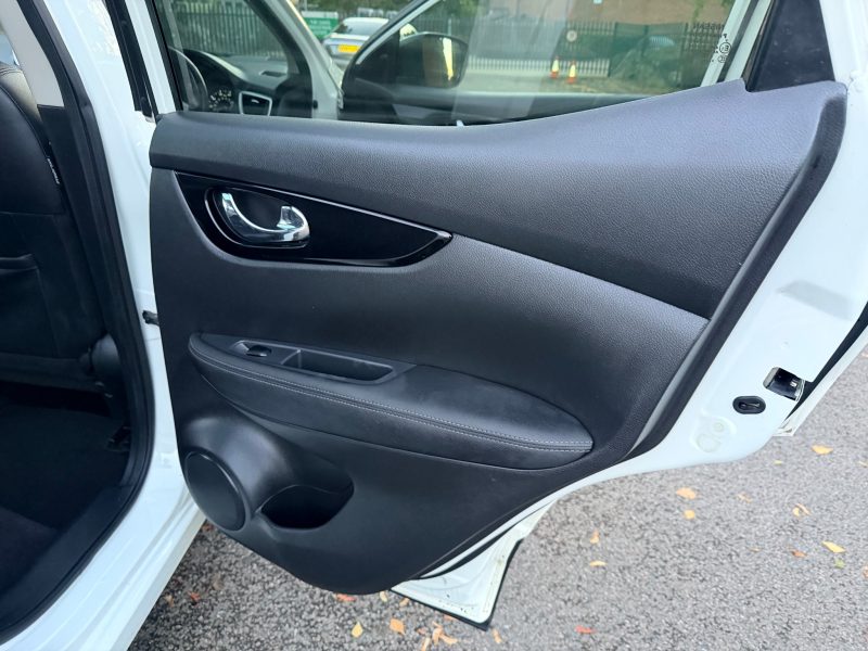 Nissan Qashqai 1.2 DiG-T Tekna [Non-Panoramic] 5dr 2017 — photo 64 of 91