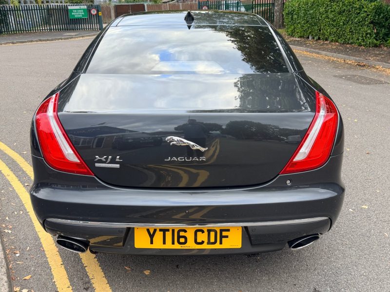 Jaguar XJ 3.0d V6 Autobiography 4dr Auto [LWB] 2016 — photo 12 of 108