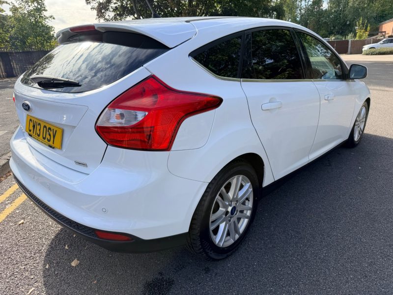 Ford Focus 1.0 125 EcoBoost Titanium 5dr 2013 — photo 56 of 69