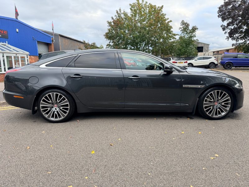 Jaguar XJ 3.0d V6 Autobiography 4dr Auto [LWB] 2016 — photo 8 of 108