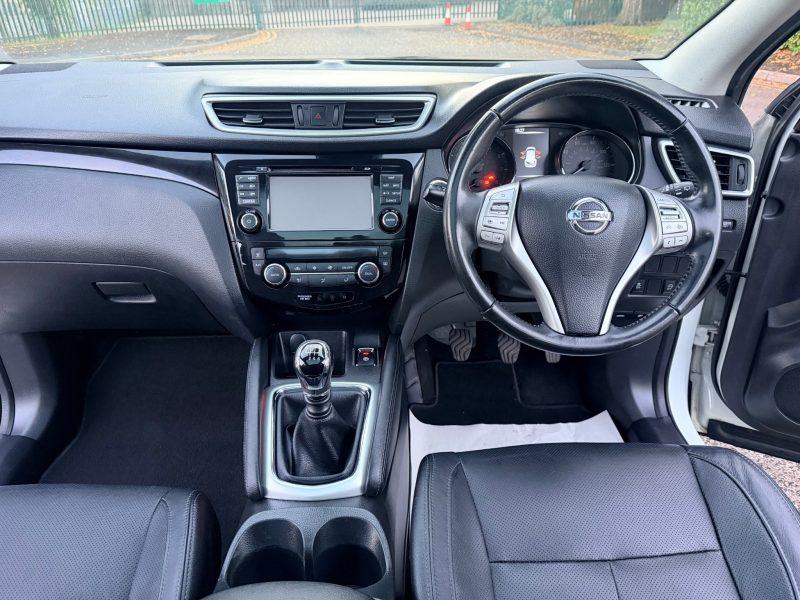Nissan Qashqai 1.2 DiG-T Tekna [Non-Panoramic] 5dr 2017 — photo 18 of 91