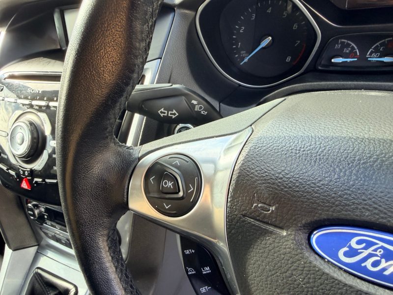 Ford Focus 1.0 125 EcoBoost Titanium 5dr 2013 — photo 20 of 69