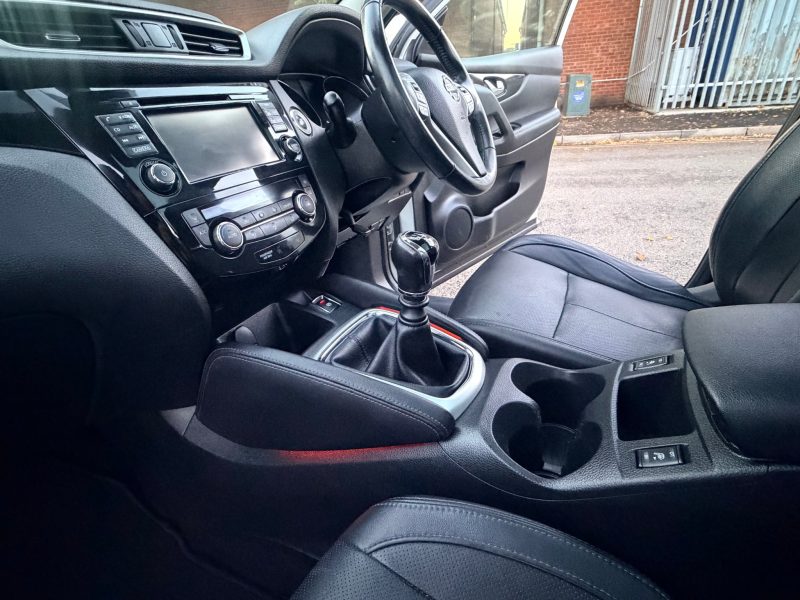 Nissan Qashqai 1.2 DiG-T Tekna [Non-Panoramic] 5dr 2017 — photo 28 of 91